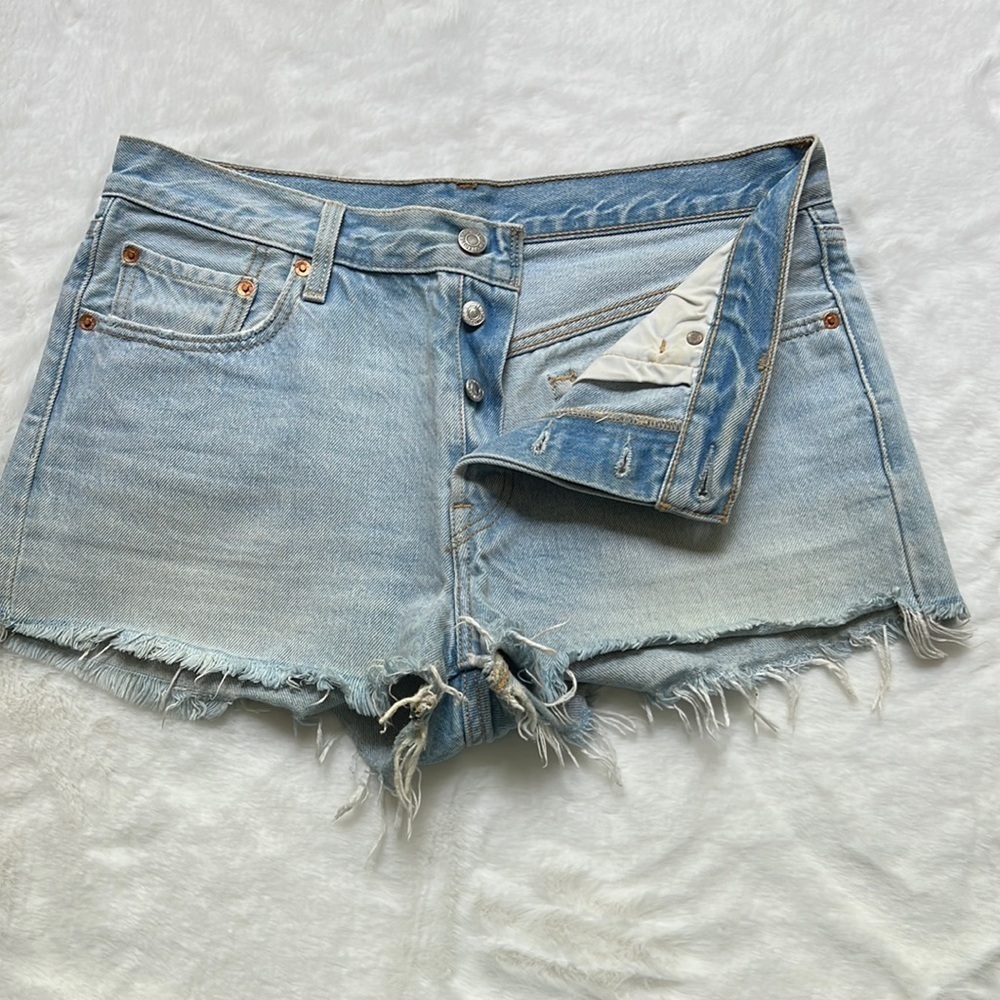 Levi’s shorts size 29